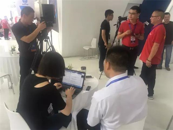 amjs�Ľ�ɳ����·(�й�)���޹�˾��ҳ