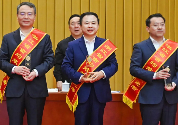 amjs�Ľ�ɳ����·(�й�)���޹�˾��ҳ